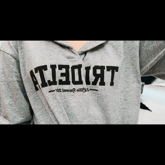 *sold* Tri Delta Gray Henley Shirt Size L - Picture 3 of 5